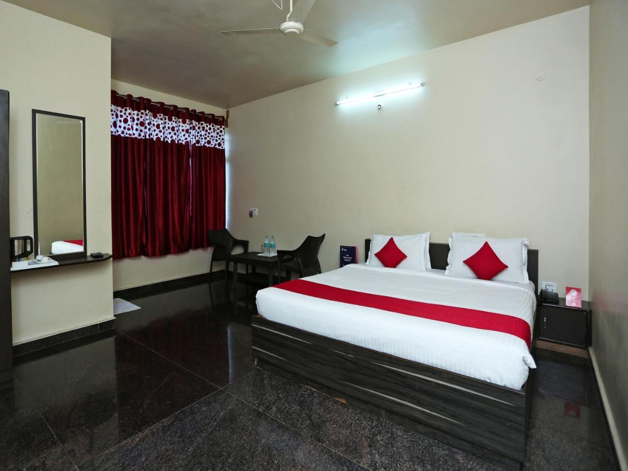 Oyo 9262 Recluse Premiere Hotel Kushālnagar Extérieur photo